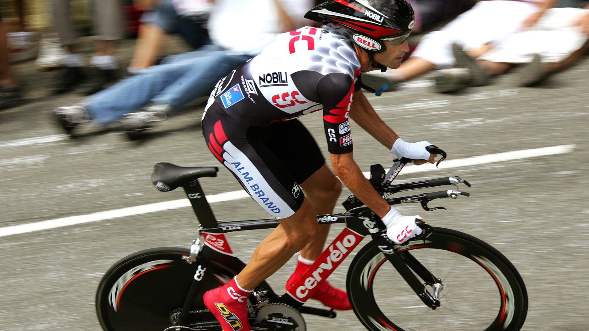 激烈追踪:WRC场外粉丝群的狂热气氛